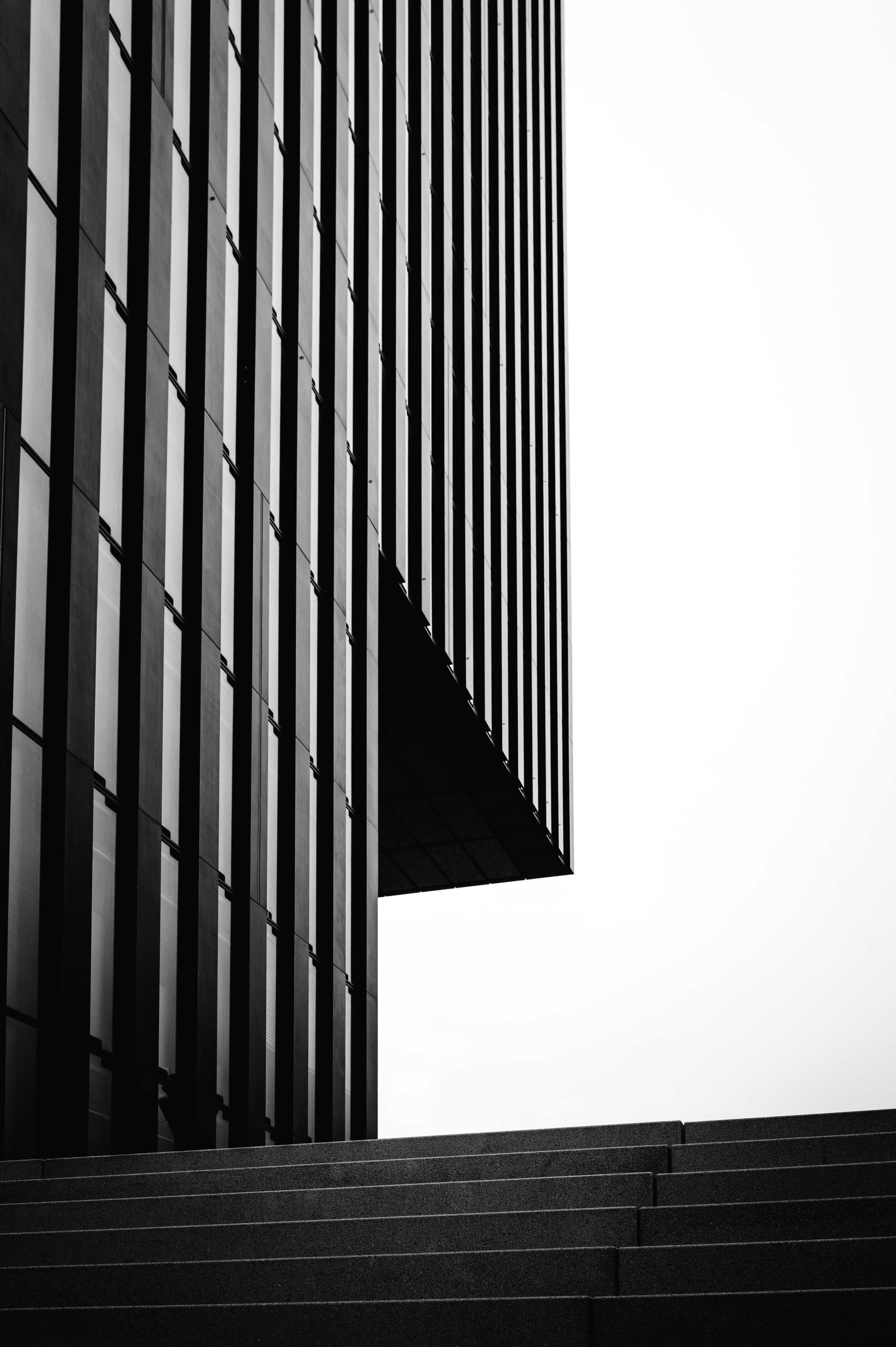 B&W